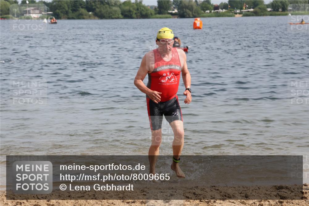 15.06.2025 - 27. Vierlanden-Triathlon Lena Gebhardt http://msf.ph/oto/8009665 15.06.2025 10:06:53 Schwimmen 131, 367, 386, 388, 396, 423, 429, 441, 457, 467 meine-sportfotos.de