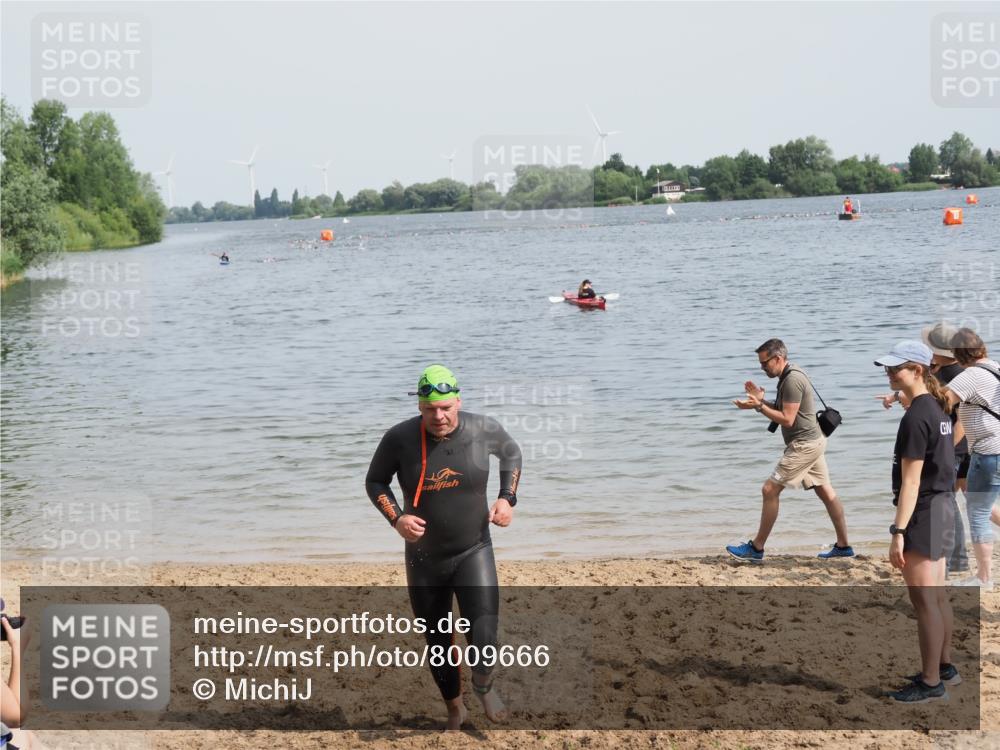 21.06.2025 - 27. Vierlanden-Triathlon MichiJ http://msf.ph/oto/8009666 15.06.2026 10:11:03 Schwimmen 451 meine-sportfotos.de