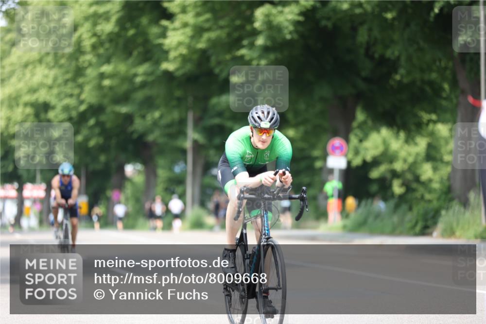 15.06.2025 - 7 Türme Triathlon Yannick Fuchs http://msf.ph/oto/8009668 15.06.2025 13:24:30 Radfahren 215, 397, 543, 640, 930, 1072, 1182 meine-sportfotos.de