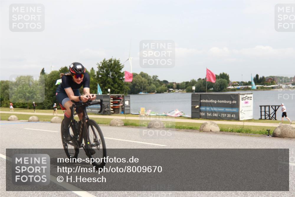 21.06.2025 - 27. Vierlanden-Triathlon H.Heesch http://msf.ph/oto/8009670 15.06.2025 12:29:35 Radfahren 928 meine-sportfotos.de