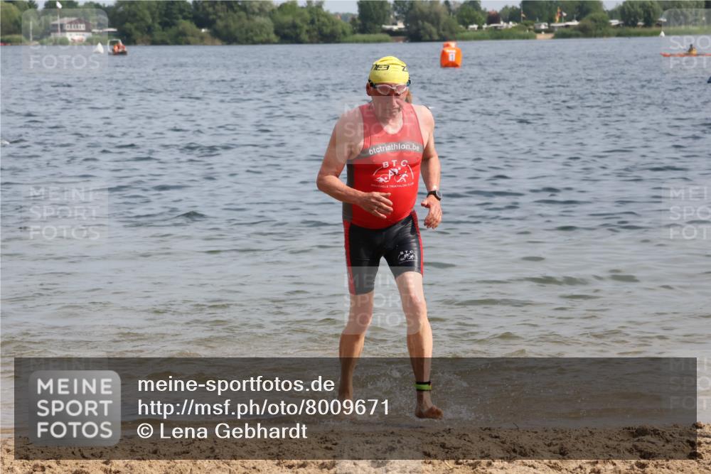 15.06.2025 - 27. Vierlanden-Triathlon Lena Gebhardt http://msf.ph/oto/8009671 15.06.2025 10:06:53 Schwimmen 131, 367, 386, 388, 396, 423, 429, 441, 457, 467 meine-sportfotos.de