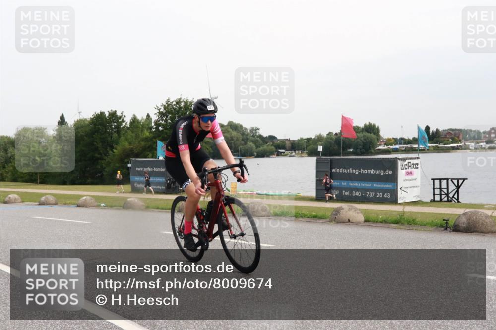 15.06.2025 - 27. Vierlanden-Triathlon H.Heesch http://msf.ph/oto/8009674 15.06.2025 10:56:48 Radfahren 523 meine-sportfotos.de