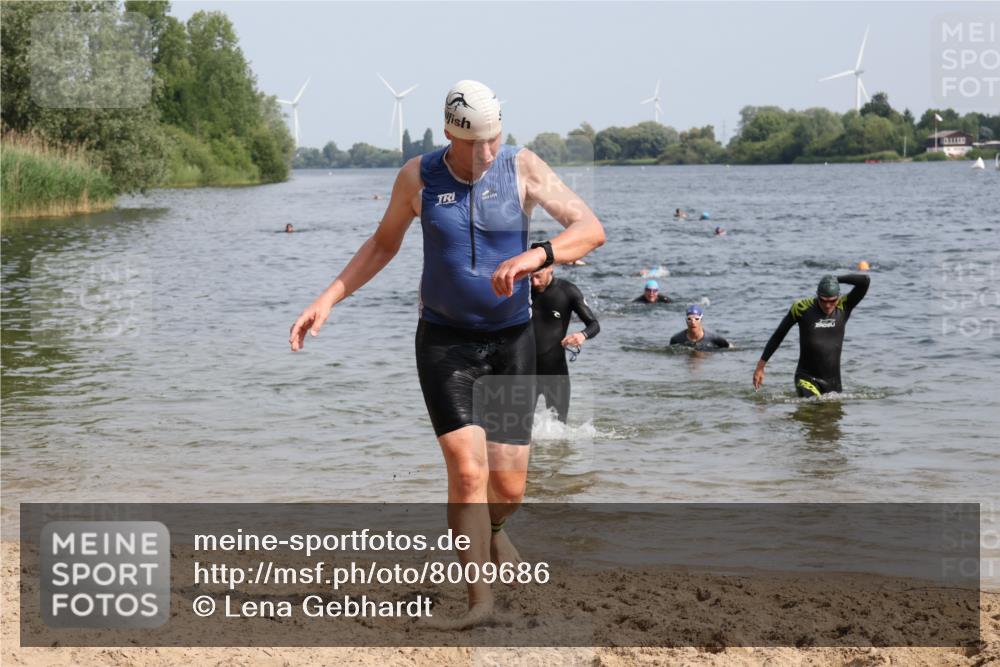 15.06.2025 - 27. Vierlanden-Triathlon Lena Gebhardt http://msf.ph/oto/8009686 15.06.2025 10:06:54 Schwimmen 131, 367, 386, 388, 396, 423, 429, 441, 457, 467 meine-sportfotos.de