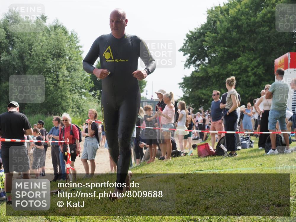 15.06.2025 - 27. Vierlanden-Triathlon KatJ http://msf.ph/oto/8009688 15.06.2025 10:07:42 Schwimmen 379, 391, 468 meine-sportfotos.de