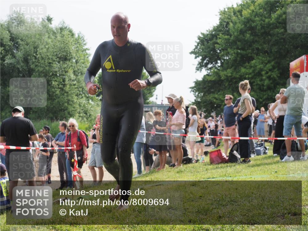 15.06.2025 - 27. Vierlanden-Triathlon KatJ http://msf.ph/oto/8009694 15.06.2025 10:07:42 Schwimmen 379, 391, 468 meine-sportfotos.de