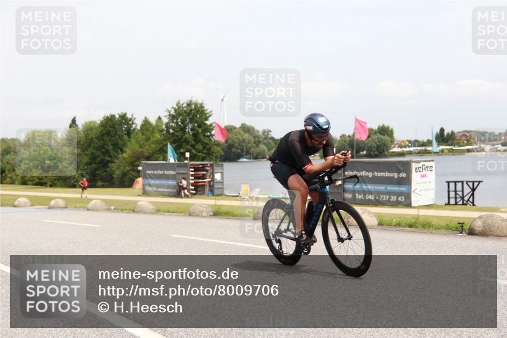 21.06.2025 - 27. Vierlanden-Triathlon H.Heesch http://msf.ph/oto/8009706 15.06.2025 12:30:19 Radfahren 772 meine-sportfotos.de