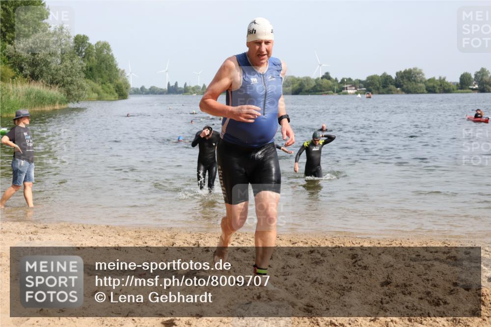 15.06.2025 - 27. Vierlanden-Triathlon Lena Gebhardt http://msf.ph/oto/8009707 15.06.2025 10:06:55 Schwimmen 131, 367, 376, 388, 396, 423, 429, 441, 457, 467 meine-sportfotos.de