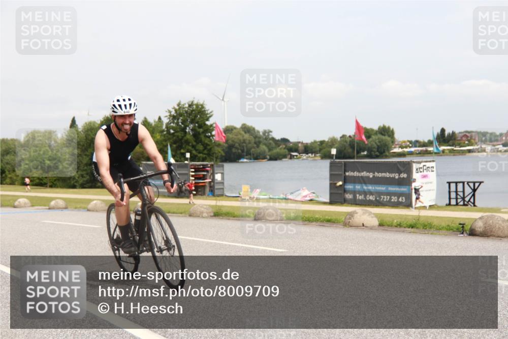21.06.2025 - 27. Vierlanden-Triathlon H.Heesch http://msf.ph/oto/8009709 15.06.2025 12:30:28 Radfahren 640 meine-sportfotos.de