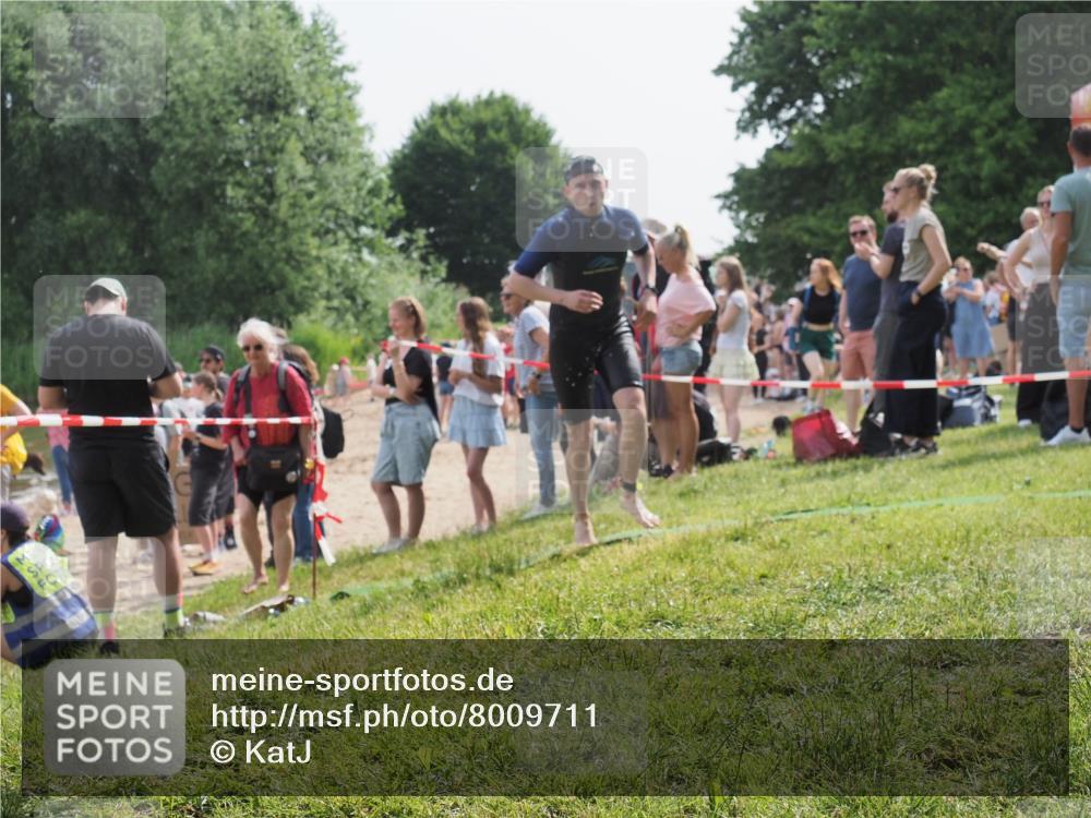 15.06.2025 - 27. Vierlanden-Triathlon KatJ http://msf.ph/oto/8009711 15.06.2025 10:07:44 Schwimmen 379, 391, 468 meine-sportfotos.de