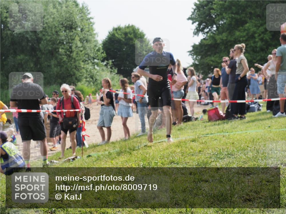 15.06.2025 - 27. Vierlanden-Triathlon KatJ http://msf.ph/oto/8009719 15.06.2025 10:07:44 Schwimmen 379, 391, 468 meine-sportfotos.de
