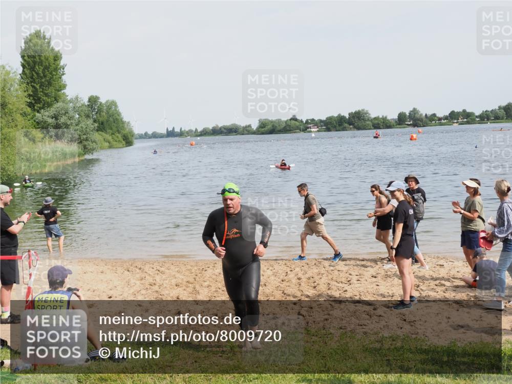 21.06.2025 - 27. Vierlanden-Triathlon MichiJ http://msf.ph/oto/8009720 15.06.2026 10:11:04 Schwimmen 451 meine-sportfotos.de
