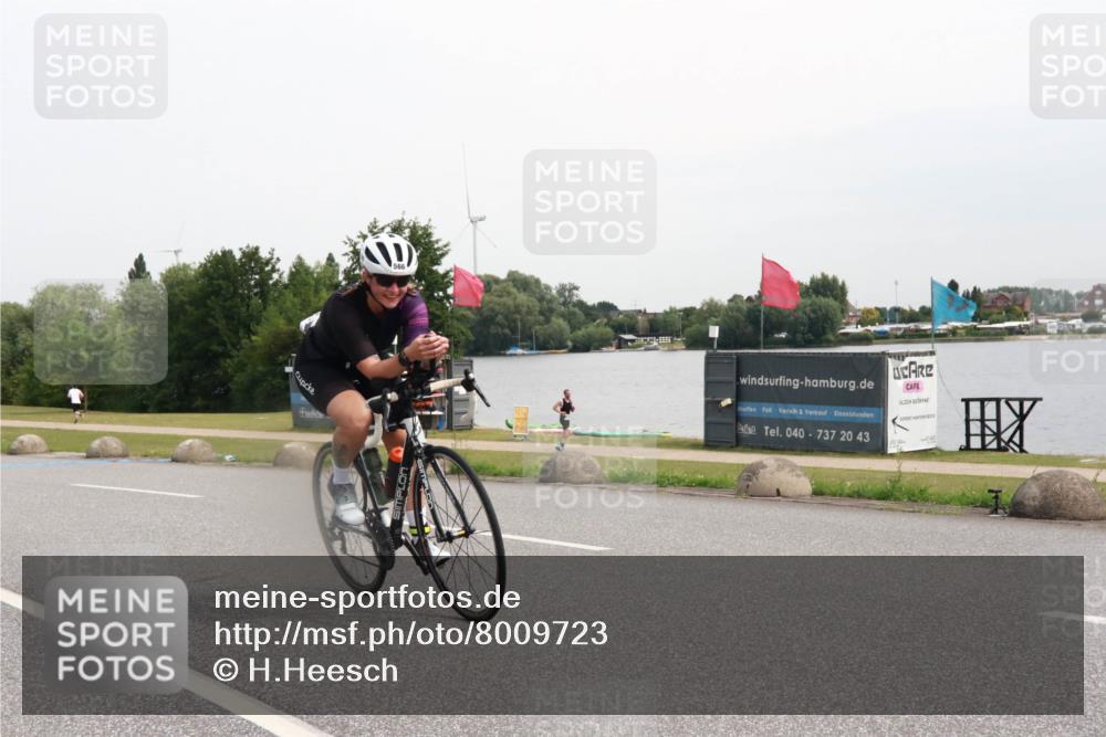 15.06.2025 - 27. Vierlanden-Triathlon H.Heesch http://msf.ph/oto/8009723 15.06.2025 10:57:25 Radfahren 566 meine-sportfotos.de