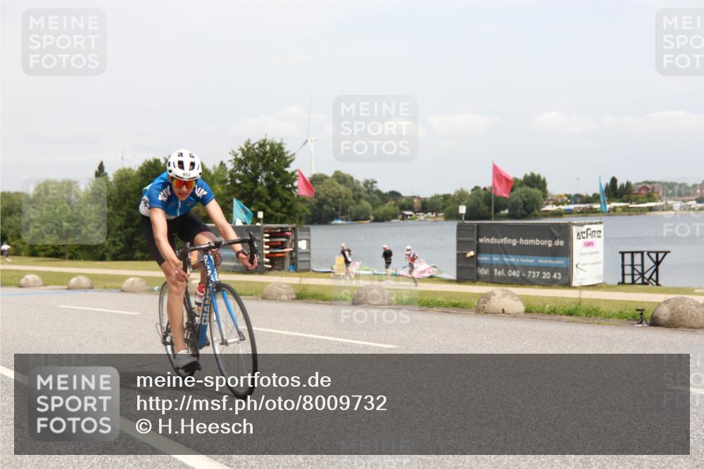 21.06.2025 - 27. Vierlanden-Triathlon H.Heesch http://msf.ph/oto/8009732 15.06.2025 12:30:40 Radfahren 58, 828, 883, 884, 952 meine-sportfotos.de