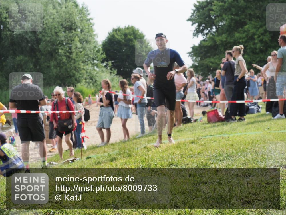 15.06.2025 - 27. Vierlanden-Triathlon KatJ http://msf.ph/oto/8009733 15.06.2025 10:07:45 Schwimmen 371, 379, 468 meine-sportfotos.de