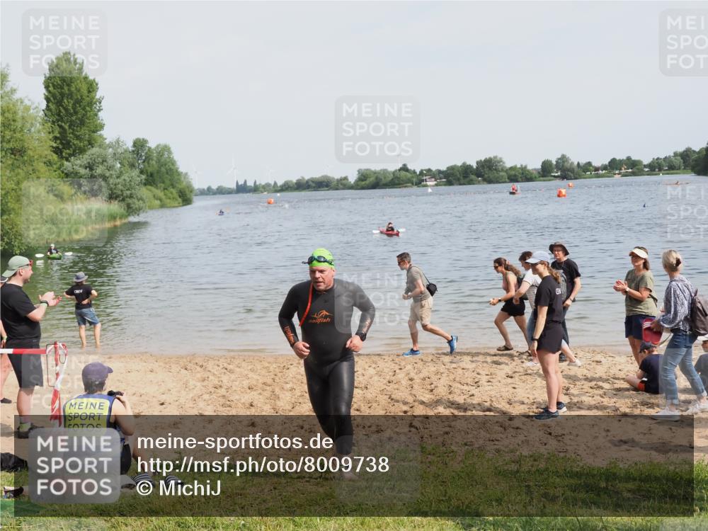 21.06.2025 - 27. Vierlanden-Triathlon MichiJ http://msf.ph/oto/8009738 15.06.2026 10:11:04 Schwimmen 451 meine-sportfotos.de