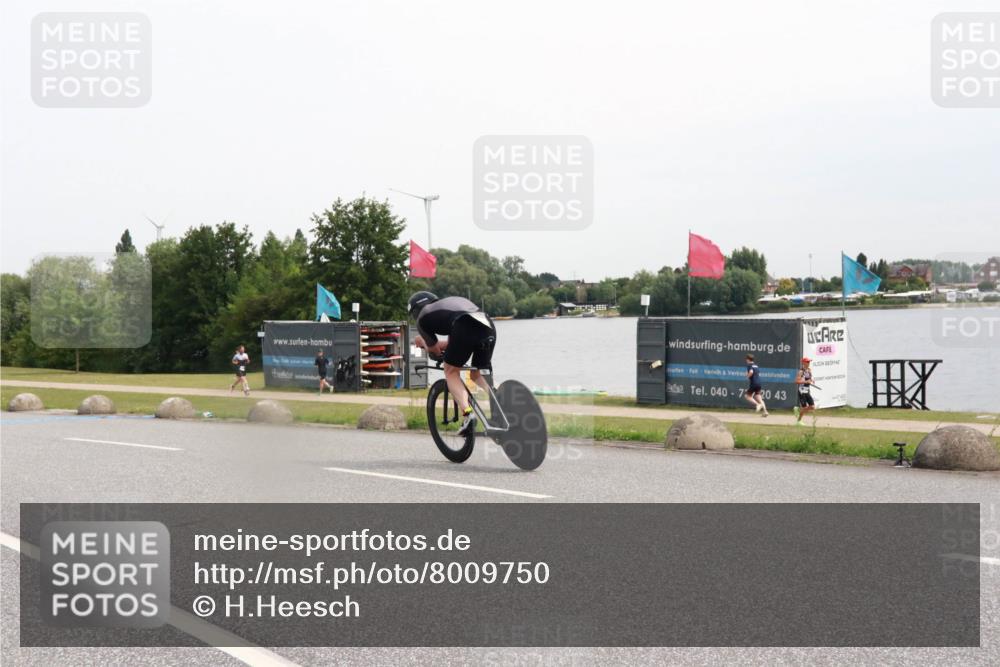 15.06.2025 - 27. Vierlanden-Triathlon H.Heesch http://msf.ph/oto/8009750 15.06.2025 10:57:39 Radfahren 507, 753, 1395 meine-sportfotos.de