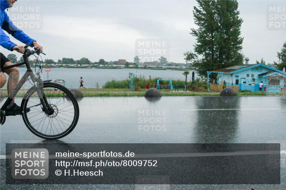 21.06.2025 - 27. Vierlanden-Triathlon H.Heesch http://msf.ph/oto/8009752 15.06.2025 13:41:47 Radfahren 1180, 1191 meine-sportfotos.de