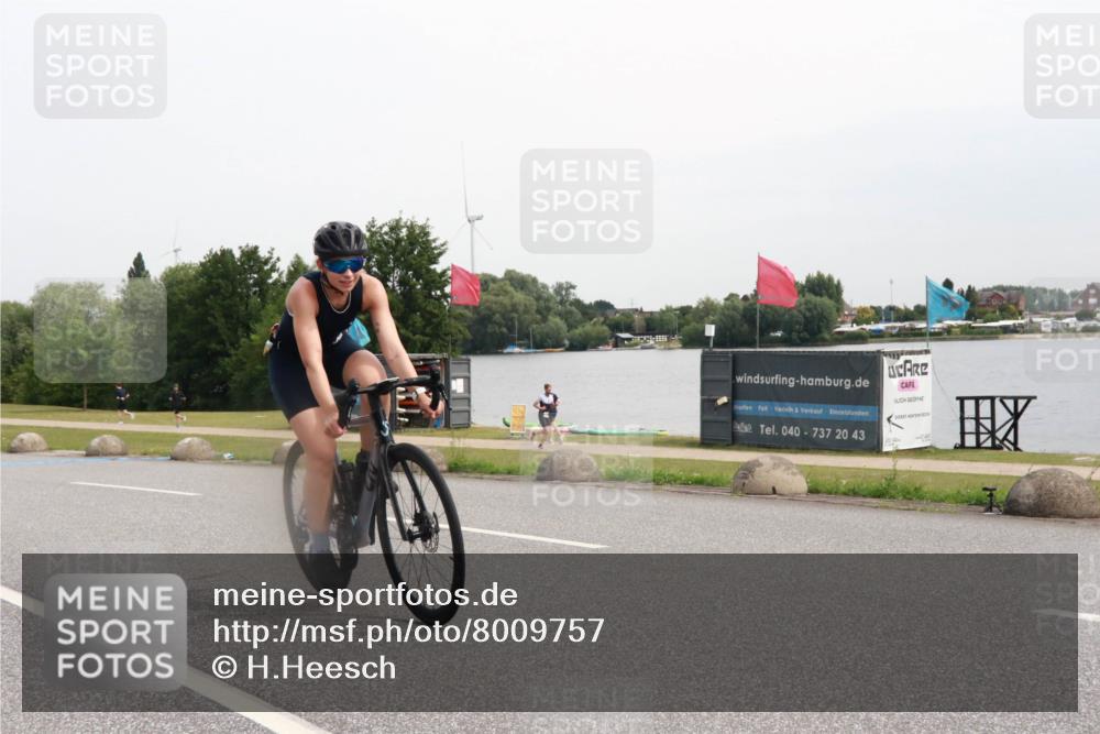 15.06.2025 - 27. Vierlanden-Triathlon H.Heesch http://msf.ph/oto/8009757 15.06.2025 10:57:42 Radfahren 48, 494, 507, 753 meine-sportfotos.de