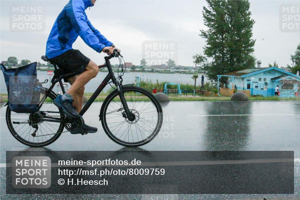 21.06.2025 - 27. Vierlanden-Triathlon H.Heesch http://msf.ph/oto/8009759 15.06.2025 13:41:47 Radfahren 1180, 1191 meine-sportfotos.de
