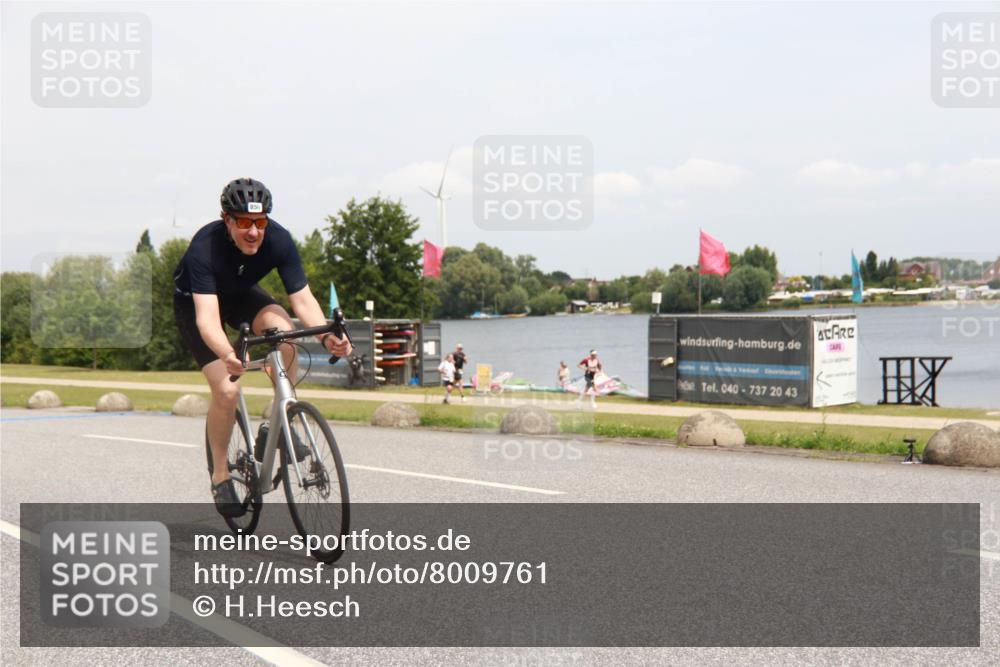 21.06.2025 - 27. Vierlanden-Triathlon H.Heesch http://msf.ph/oto/8009761 15.06.2025 12:31:31 Radfahren 856 meine-sportfotos.de