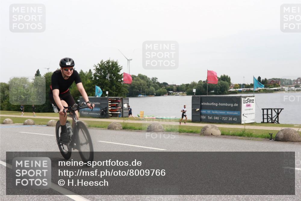 15.06.2025 - 27. Vierlanden-Triathlon H.Heesch http://msf.ph/oto/8009766 15.06.2025 10:57:43 Radfahren 48, 494, 753 meine-sportfotos.de