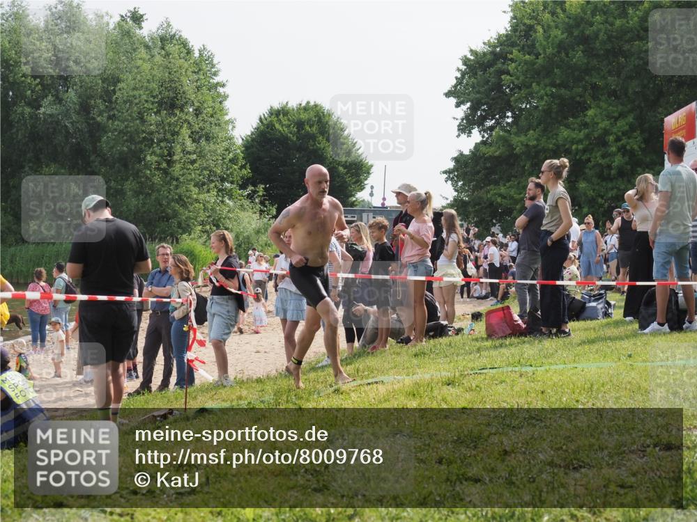 15.06.2025 - 27. Vierlanden-Triathlon KatJ http://msf.ph/oto/8009768 15.06.2025 10:07:52 Schwimmen 371, 395, 407 meine-sportfotos.de
