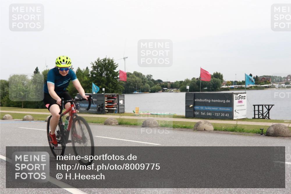 15.06.2025 - 27. Vierlanden-Triathlon H.Heesch http://msf.ph/oto/8009775 15.06.2025 10:57:46 Radfahren 48, 494, 508, 555, 753 meine-sportfotos.de