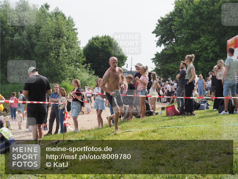 15.06.2025 - 27. Vierlanden-Triathlon KatJ http://msf.ph/oto/8009780 15.06.2025 10:07:52 Schwimmen 371, 395, 407 meine-sportfotos.de