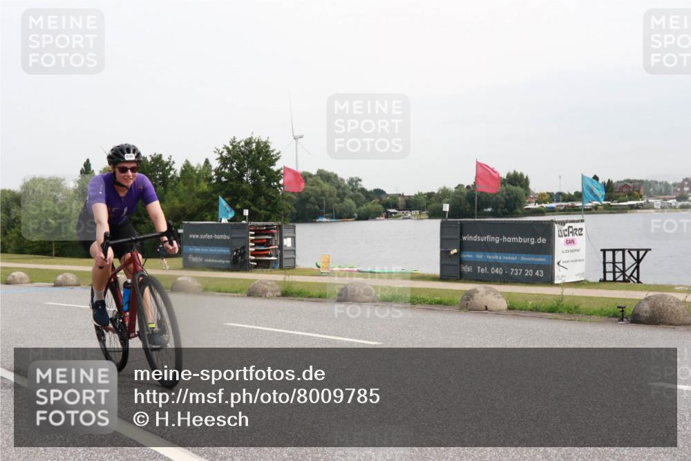 15.06.2025 - 27. Vierlanden-Triathlon H.Heesch http://msf.ph/oto/8009785 15.06.2025 10:57:47 Radfahren 48, 494, 508, 555, 753 meine-sportfotos.de