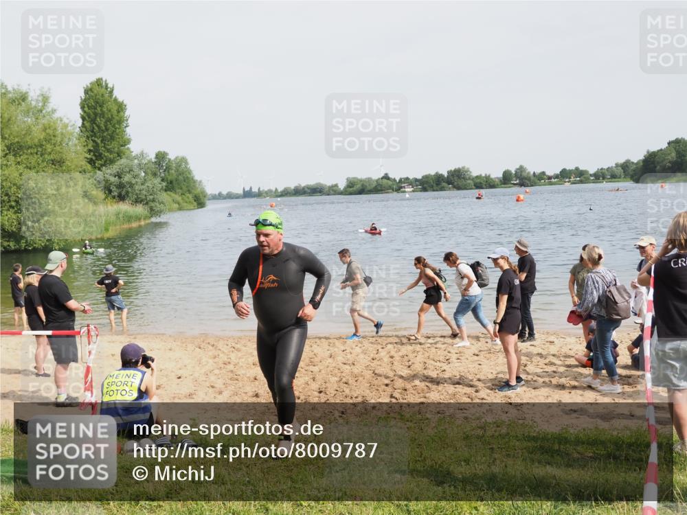 21.06.2025 - 27. Vierlanden-Triathlon MichiJ http://msf.ph/oto/8009787 15.06.2026 10:11:05 Schwimmen 451 meine-sportfotos.de