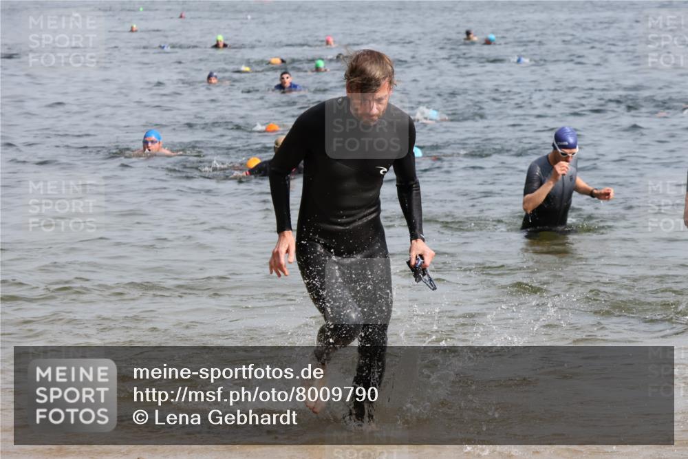 15.06.2025 - 27. Vierlanden-Triathlon Lena Gebhardt http://msf.ph/oto/8009790 15.06.2025 10:06:57 Schwimmen 131, 367, 376, 388, 396, 429, 457, 462, 467 meine-sportfotos.de