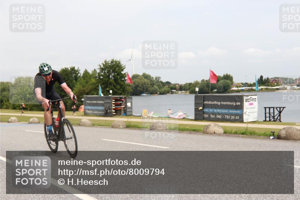 21.06.2025 - 27. Vierlanden-Triathlon H.Heesch http://msf.ph/oto/8009794 15.06.2025 12:31:42 Radfahren 785, 1000, 1001, 1002, 1003 meine-sportfotos.de