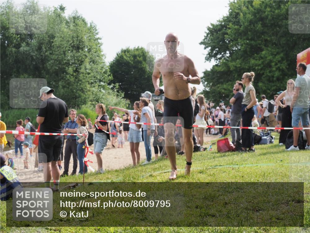 15.06.2025 - 27. Vierlanden-Triathlon KatJ http://msf.ph/oto/8009795 15.06.2025 10:07:53 Schwimmen 371, 395, 407 meine-sportfotos.de