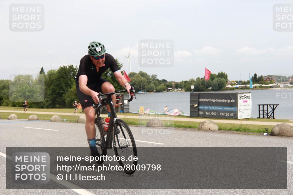 21.06.2025 - 27. Vierlanden-Triathlon H.Heesch http://msf.ph/oto/8009798 15.06.2025 12:31:42 Radfahren 785, 1000, 1001, 1002, 1003 meine-sportfotos.de