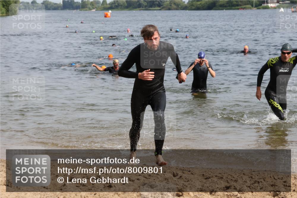 15.06.2025 - 27. Vierlanden-Triathlon Lena Gebhardt http://msf.ph/oto/8009801 15.06.2025 10:06:58 Schwimmen 131, 376, 388, 396, 429, 462, 467 meine-sportfotos.de