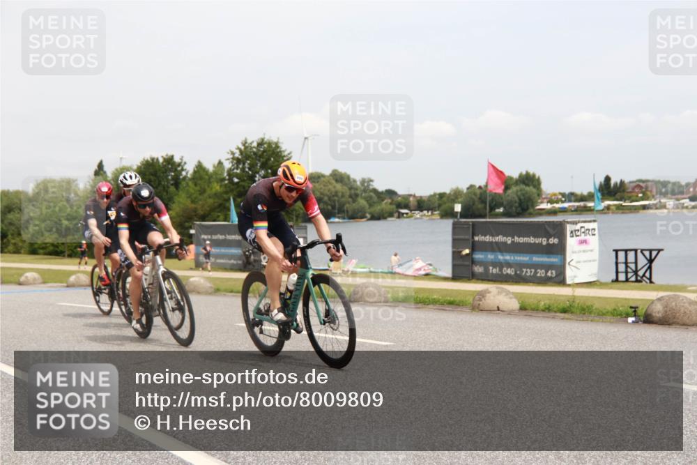 21.06.2025 - 27. Vierlanden-Triathlon H.Heesch http://msf.ph/oto/8009809 15.06.2025 12:31:43 Radfahren 785, 1000, 1001, 1002, 1003 meine-sportfotos.de