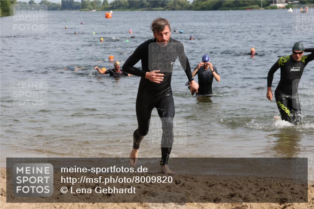 15.06.2025 - 27. Vierlanden-Triathlon Lena Gebhardt http://msf.ph/oto/8009820 15.06.2025 10:06:58 Schwimmen 131, 376, 388, 396, 429, 462, 467 meine-sportfotos.de