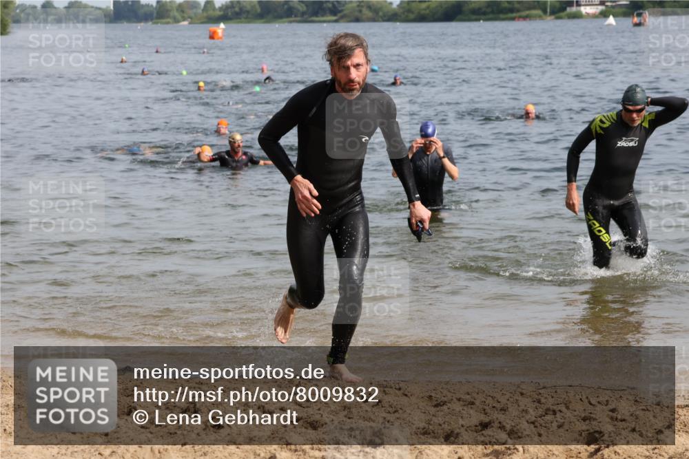 15.06.2025 - 27. Vierlanden-Triathlon Lena Gebhardt http://msf.ph/oto/8009832 15.06.2025 10:06:58 Schwimmen 131, 376, 388, 396, 429, 462, 467 meine-sportfotos.de
