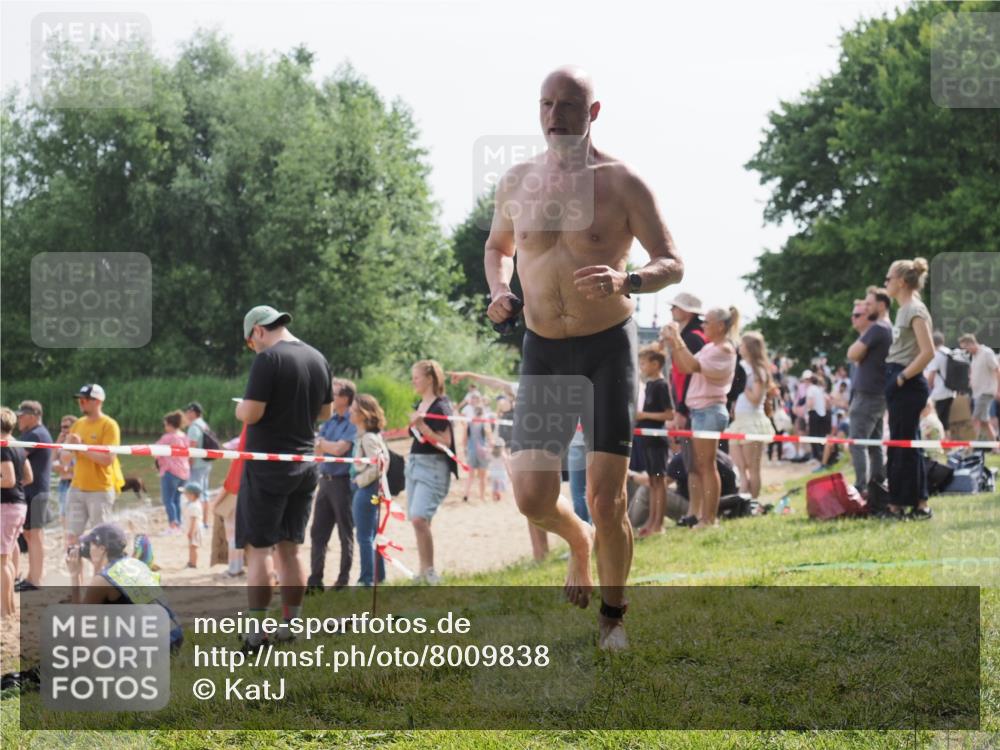 15.06.2025 - 27. Vierlanden-Triathlon KatJ http://msf.ph/oto/8009838 15.06.2025 10:07:54 Schwimmen 371, 395, 407 meine-sportfotos.de