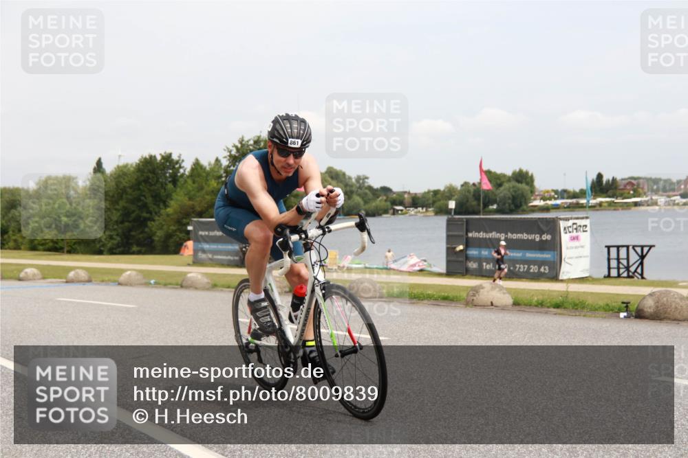 21.06.2025 - 27. Vierlanden-Triathlon H.Heesch http://msf.ph/oto/8009839 15.06.2025 12:31:49 Radfahren 861, 1000, 1001, 1002, 1003 meine-sportfotos.de