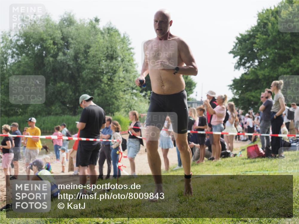 15.06.2025 - 27. Vierlanden-Triathlon KatJ http://msf.ph/oto/8009843 15.06.2025 10:07:54 Schwimmen 371, 395, 407 meine-sportfotos.de