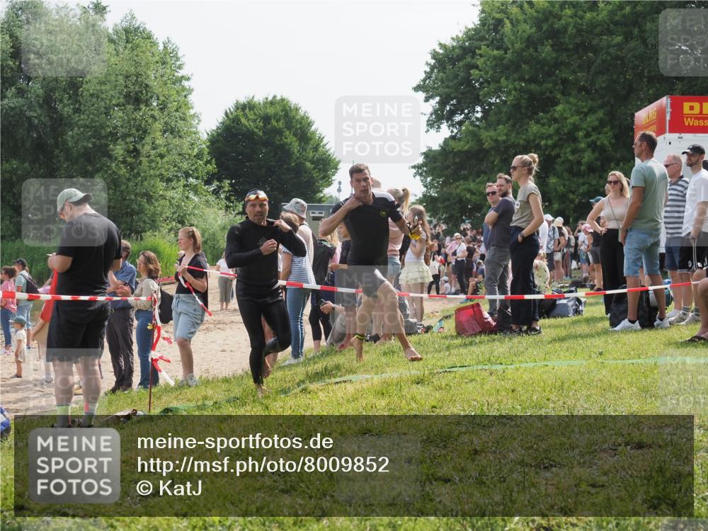 15.06.2025 - 27. Vierlanden-Triathlon KatJ http://msf.ph/oto/8009852 15.06.2025 10:07:58 Schwimmen 371, 395, 407 meine-sportfotos.de