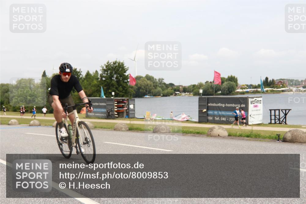 21.06.2025 - 27. Vierlanden-Triathlon H.Heesch http://msf.ph/oto/8009853 15.06.2025 12:32:10 Radfahren 703 meine-sportfotos.de