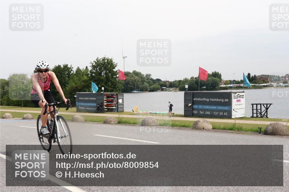 15.06.2025 - 27. Vierlanden-Triathlon H.Heesch http://msf.ph/oto/8009854 15.06.2025 10:58:18 Radfahren 476, 487, 632 meine-sportfotos.de