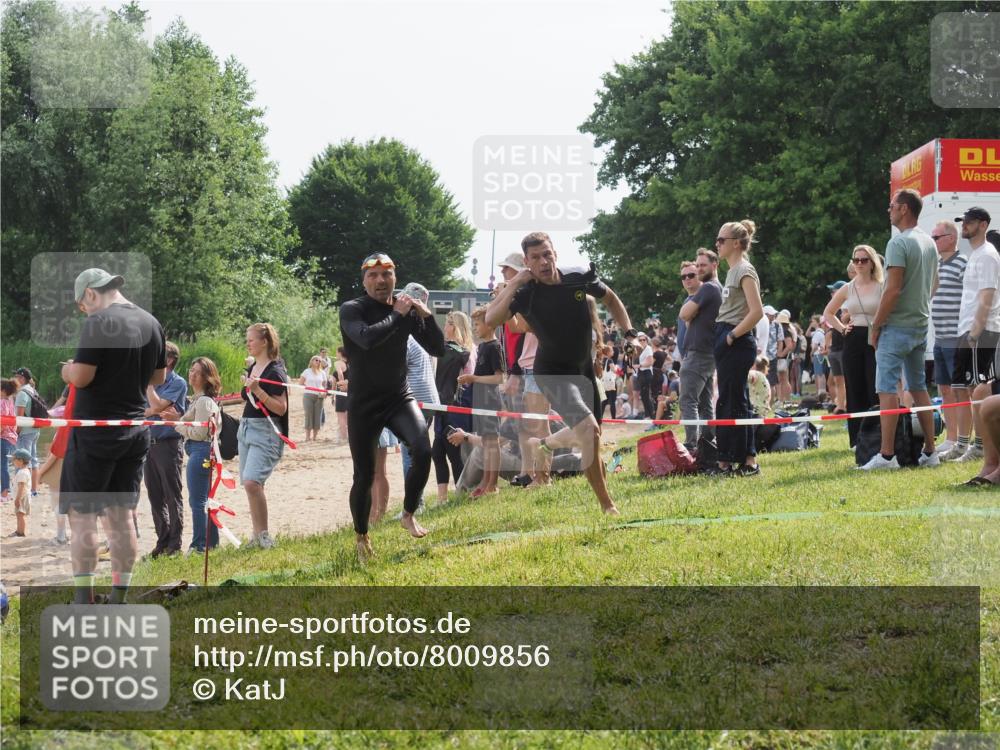 15.06.2025 - 27. Vierlanden-Triathlon KatJ http://msf.ph/oto/8009856 15.06.2025 10:07:58 Schwimmen 371, 395, 407 meine-sportfotos.de