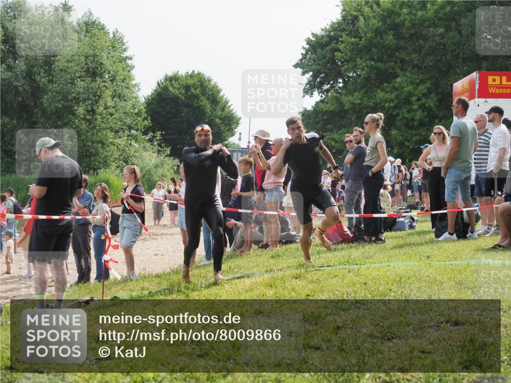 15.06.2025 - 27. Vierlanden-Triathlon KatJ http://msf.ph/oto/8009866 15.06.2025 10:07:58 Schwimmen 371, 395, 407 meine-sportfotos.de