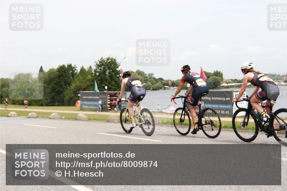 21.06.2025 - 27. Vierlanden-Triathlon H.Heesch http://msf.ph/oto/8009874 15.06.2025 12:32:24 Radfahren 819, 1057 meine-sportfotos.de