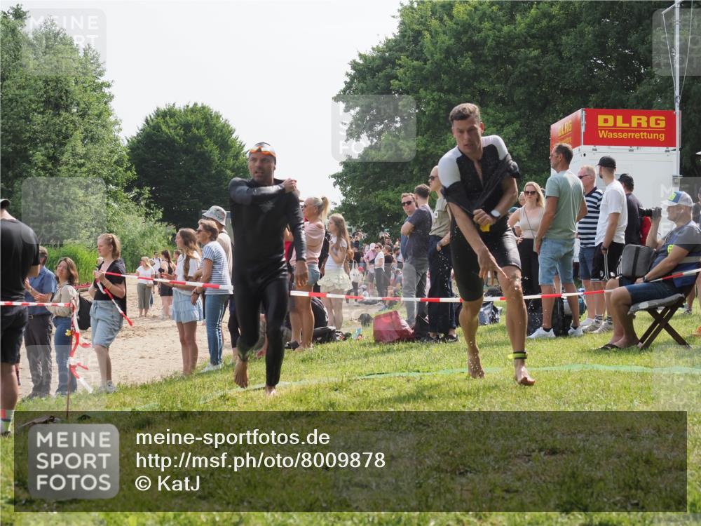 15.06.2025 - 27. Vierlanden-Triathlon KatJ http://msf.ph/oto/8009878 15.06.2025 10:07:59 Schwimmen 371, 395, 407 meine-sportfotos.de