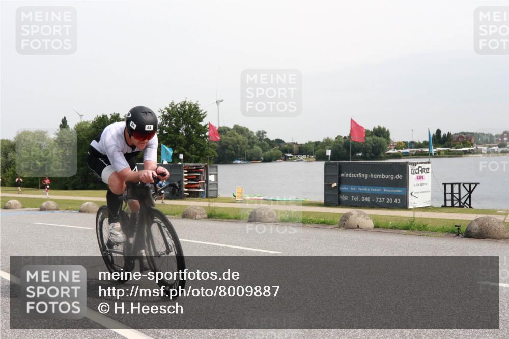 15.06.2025 - 27. Vierlanden-Triathlon H.Heesch http://msf.ph/oto/8009887 15.06.2025 10:58:39 Radfahren 64, 144, 387, 693 meine-sportfotos.de
