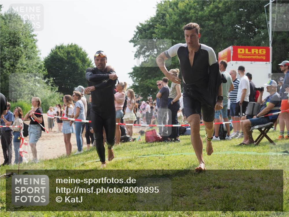 15.06.2025 - 27. Vierlanden-Triathlon KatJ http://msf.ph/oto/8009895 15.06.2025 10:07:59 Schwimmen 371, 395, 407 meine-sportfotos.de